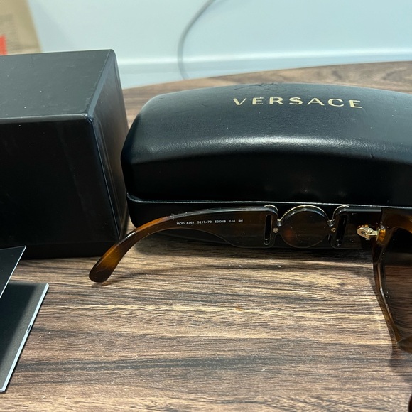 MEDUSA BIGGIE SUNGLASSES IN HAVANA COLOUR - Picture 2 of 5